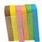 Sola cinta adhesiva multicolora sin residuo de goma echada a un lado de la muestra libre