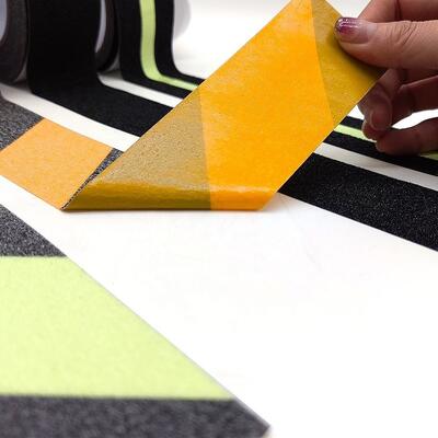 Solución de protección de pasarelas de escaleras industriales, cinta antideslizante para suelos, superficie de tracción fuerte